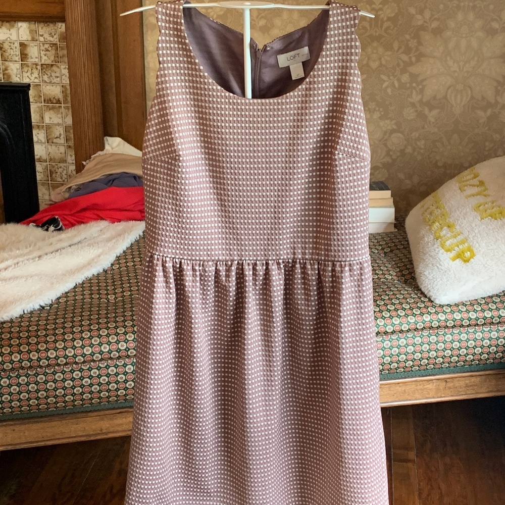 Ann Taylor loft‎ petite scalloped edged sleeve mauve checked dress .